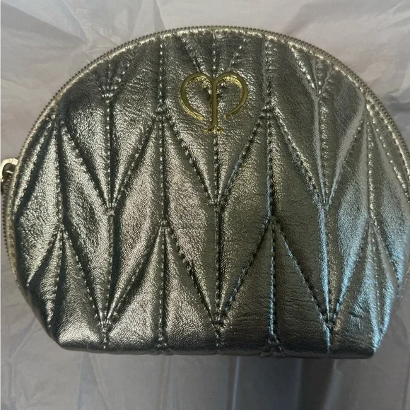 Clé de Peau Beauté bag and set. - Picture 2 of 8